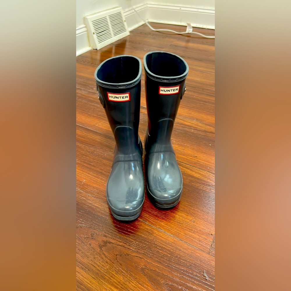 HUNTER BOOTS SIZE 8 GRAY. BARELY USED